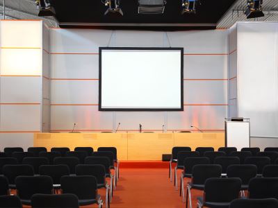 Sitzungssaal - Autor 123RF - Baloncici