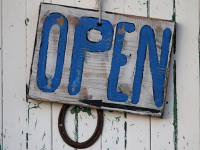 Schild mit Aufschrift Open - Autor pixabay - AlanDavidRobb