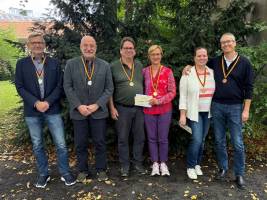 Das Podest (von links: Andreas Blaschko, Marian Mrukwa, Uwe Breusch, Claudia Nierstenhöfer, Gesine Nieten, Ingo Nieten)